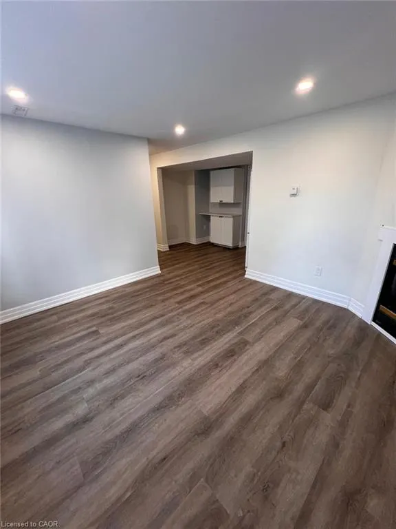 100 Lauris Avenue