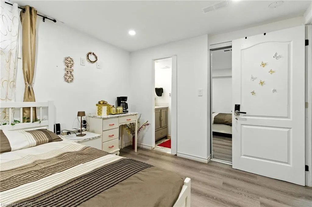 200 Woodhaven Place, #Lower