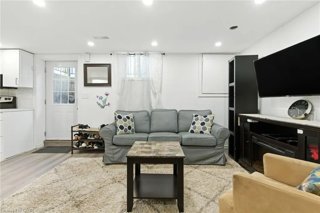 200 Woodhaven Place, #Lower