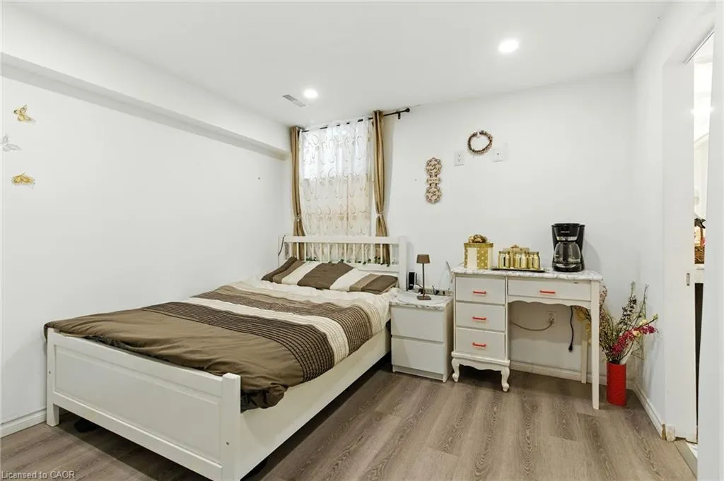 200 Woodhaven Place, #Lower
