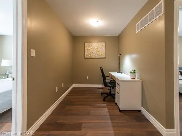 122 Courtland Avenue E, #4