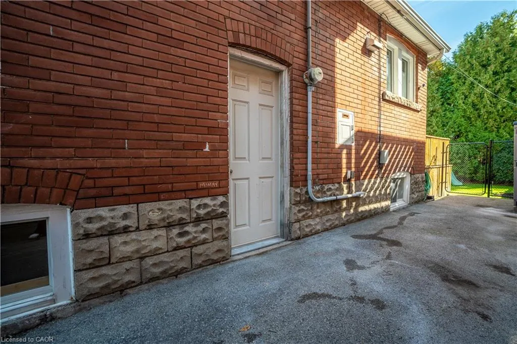 73 Kenilworth Avenue S