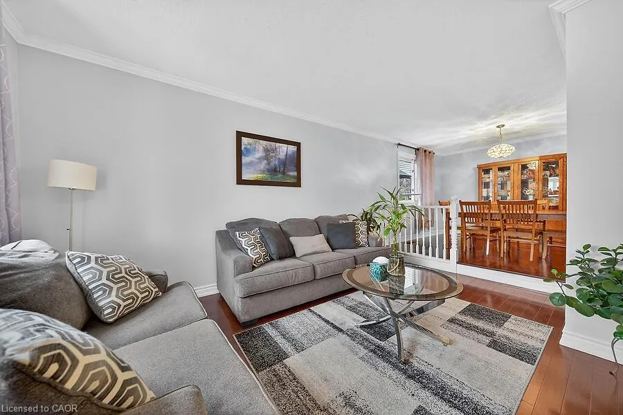 82 Aylmer Crescent