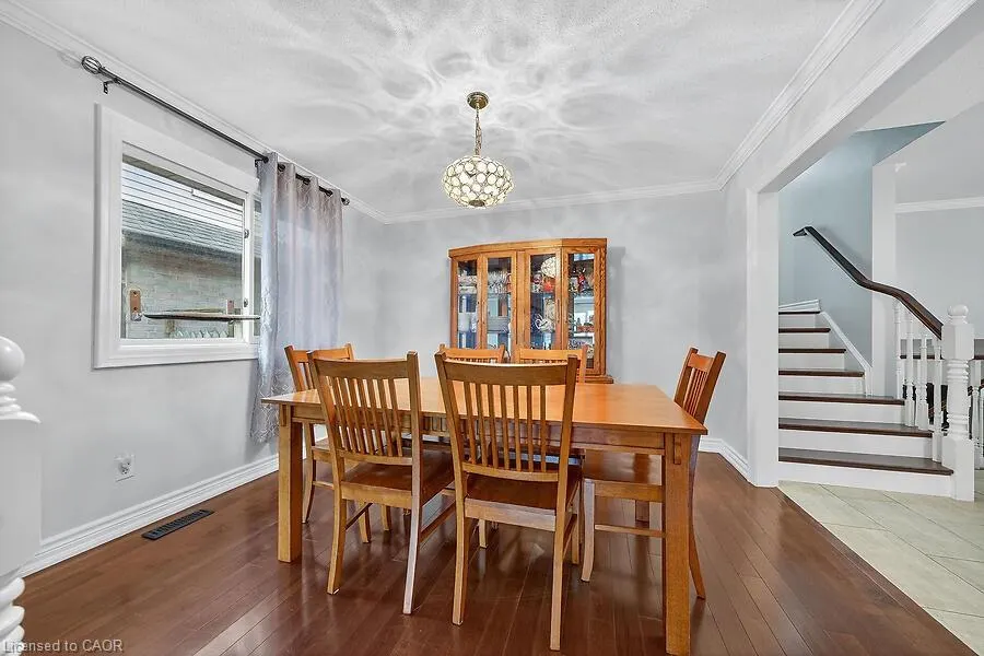 82 Aylmer Crescent