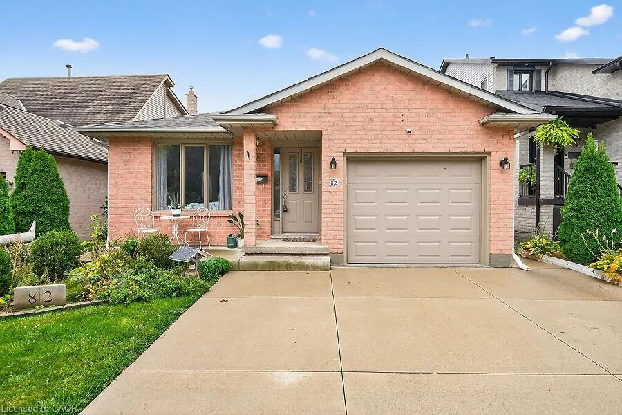 82 Aylmer Crescent