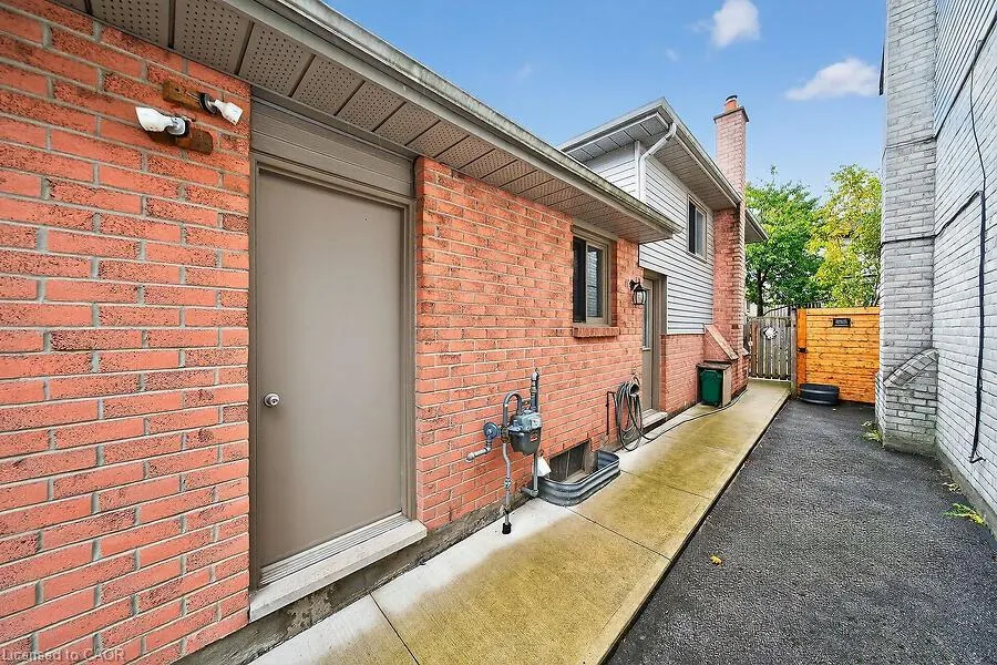 82 Aylmer Crescent