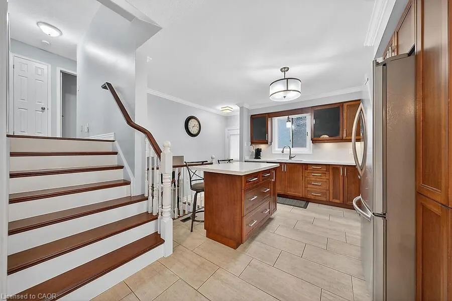 82 Aylmer Crescent