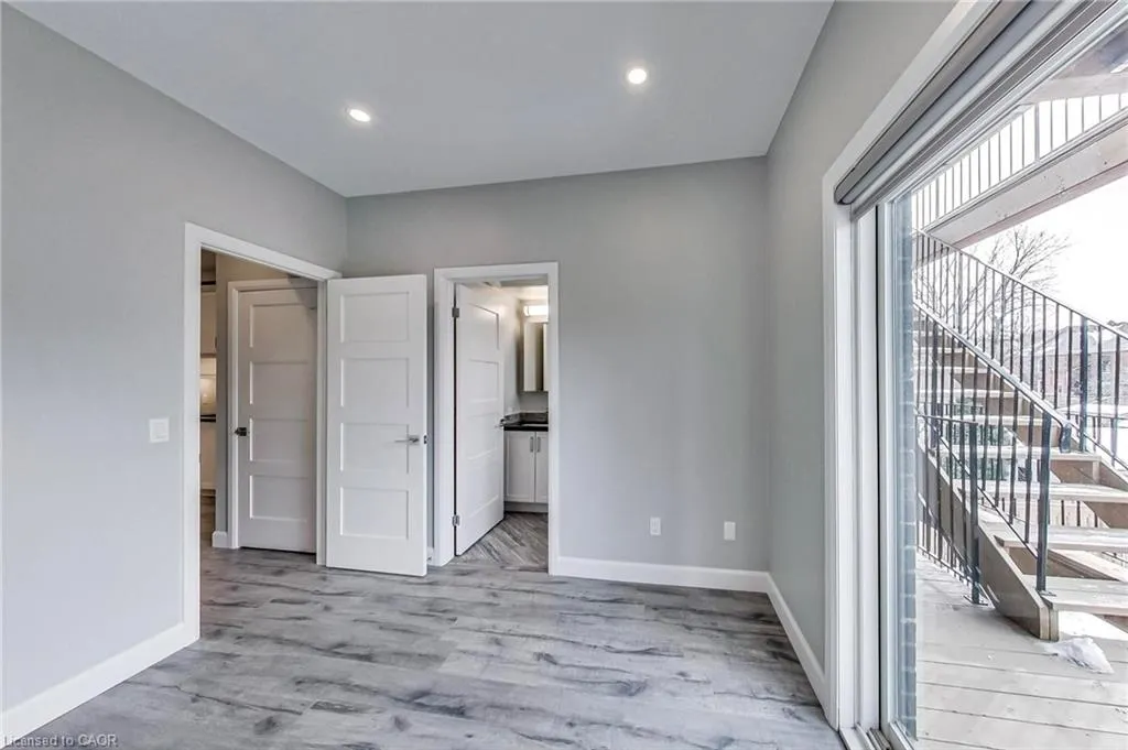 347 Charlton Avenue W, #202