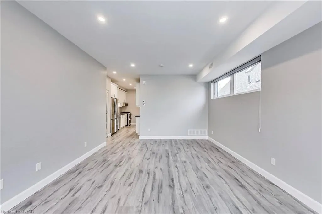 347 Charlton Avenue W, #202