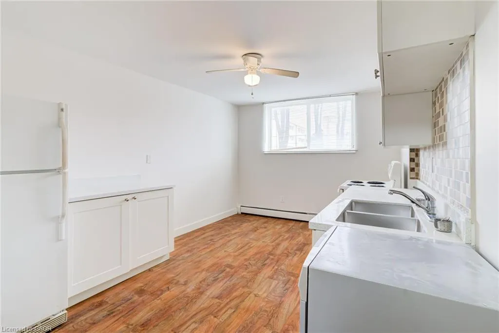 807 Robinson Street, #B