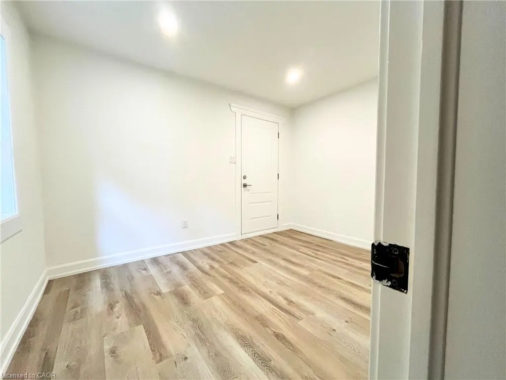 24-26 Cayuga Street, #26a