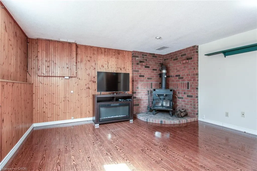 64 Sabrina Crescent