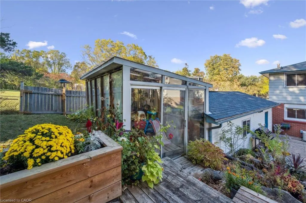 98 Shadeland Crescent