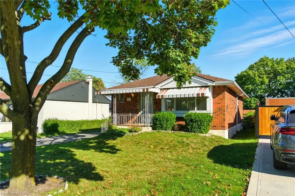 27 Warren Avenue