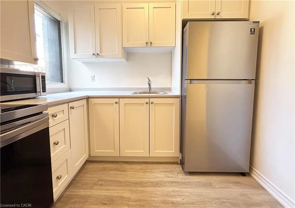 76 Wentworth Street S, #2