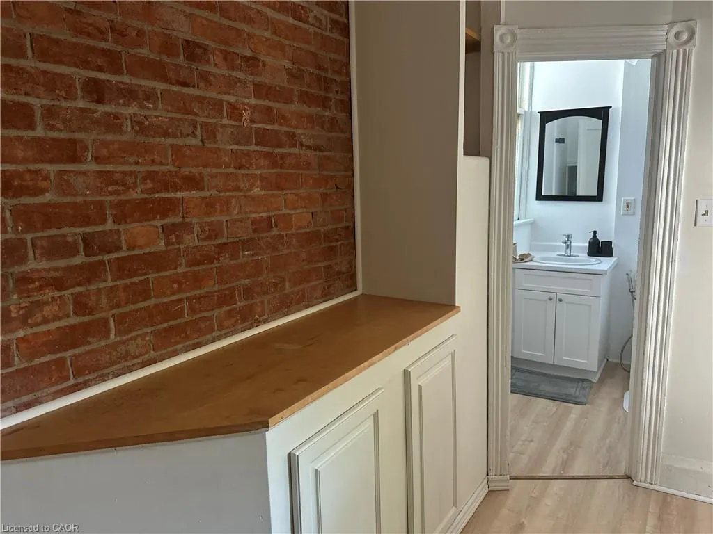 168 King Street W, #B