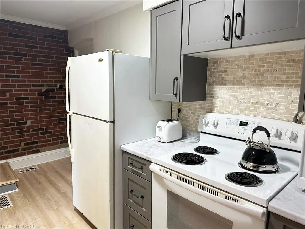 168 King Street W, #B