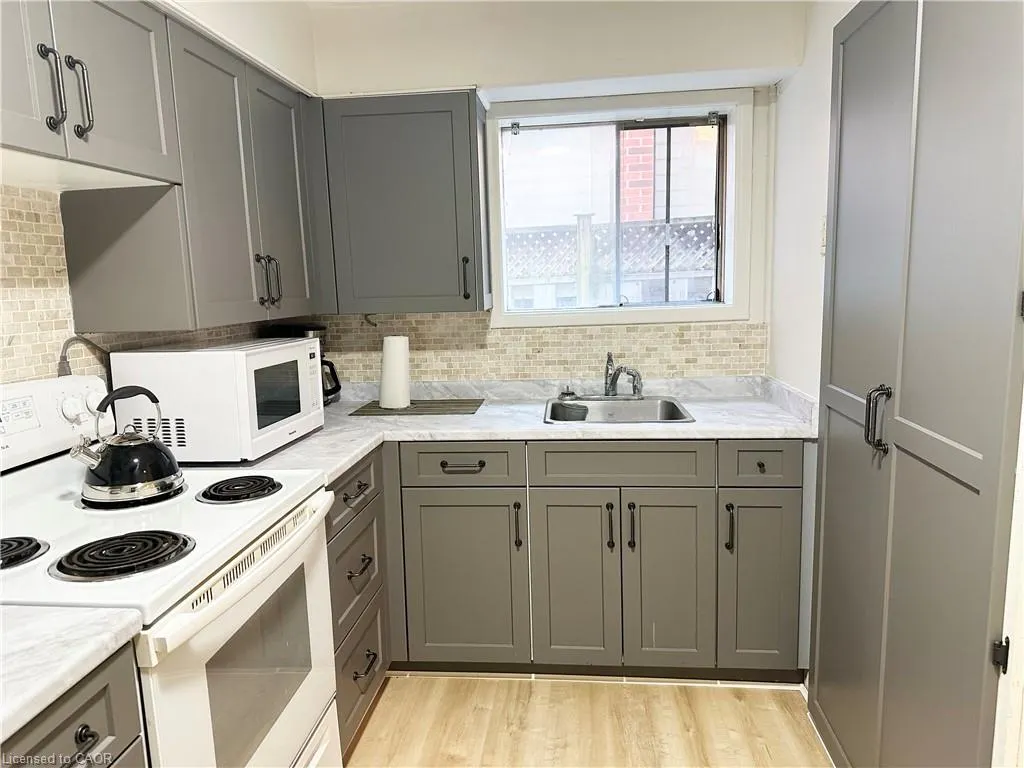 168 King Street W, #B