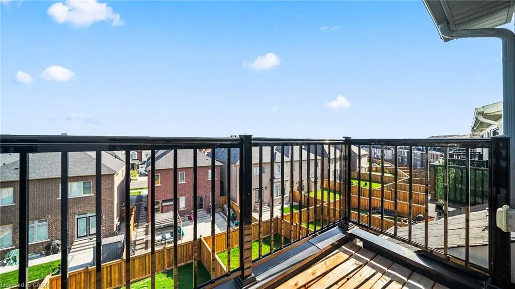 102 Settlers Road E