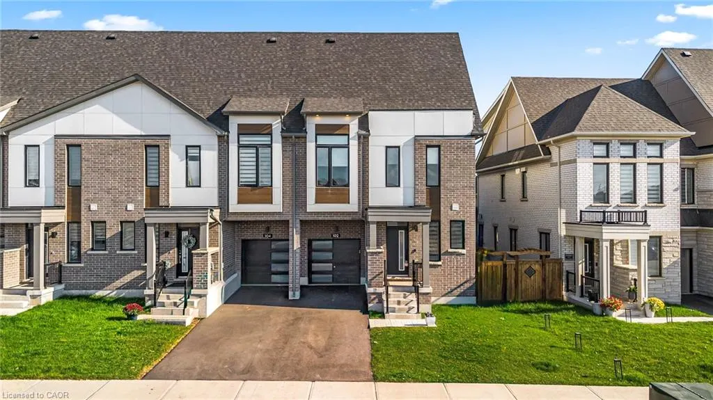 102 Settlers Road E