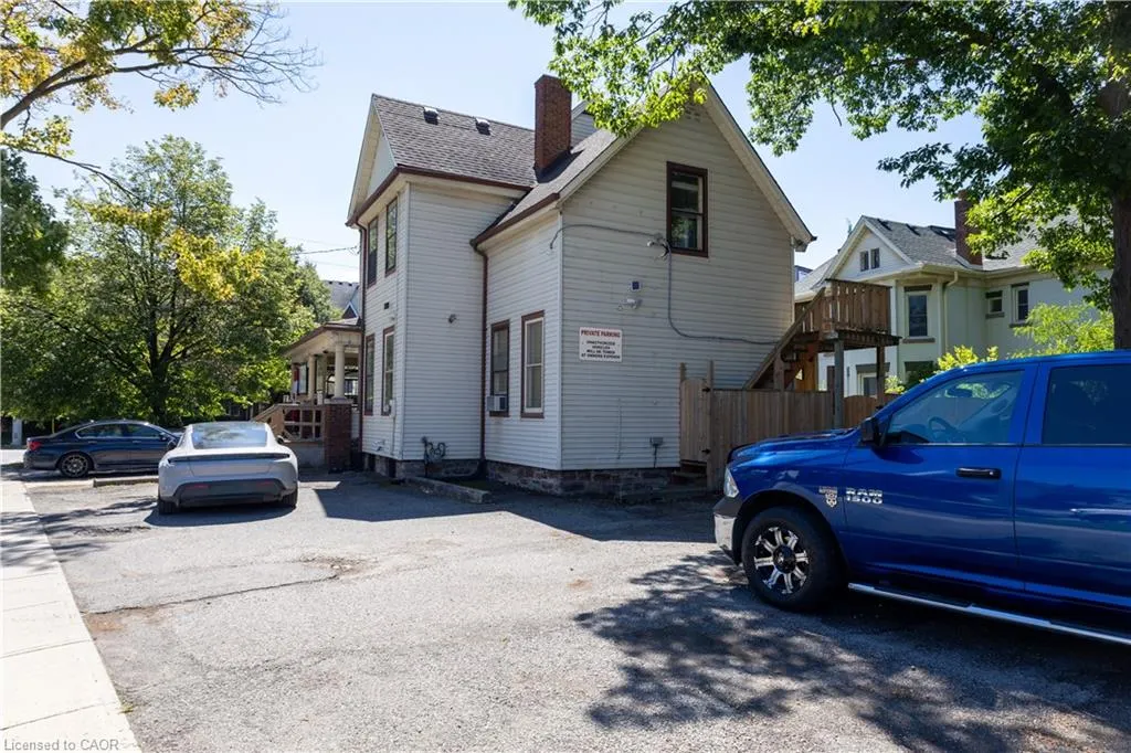 7 Welland Avenue