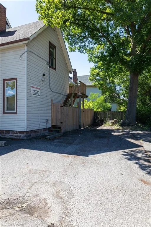 7 Welland Avenue