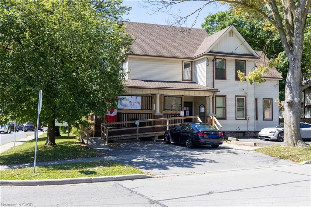 7 Welland Avenue