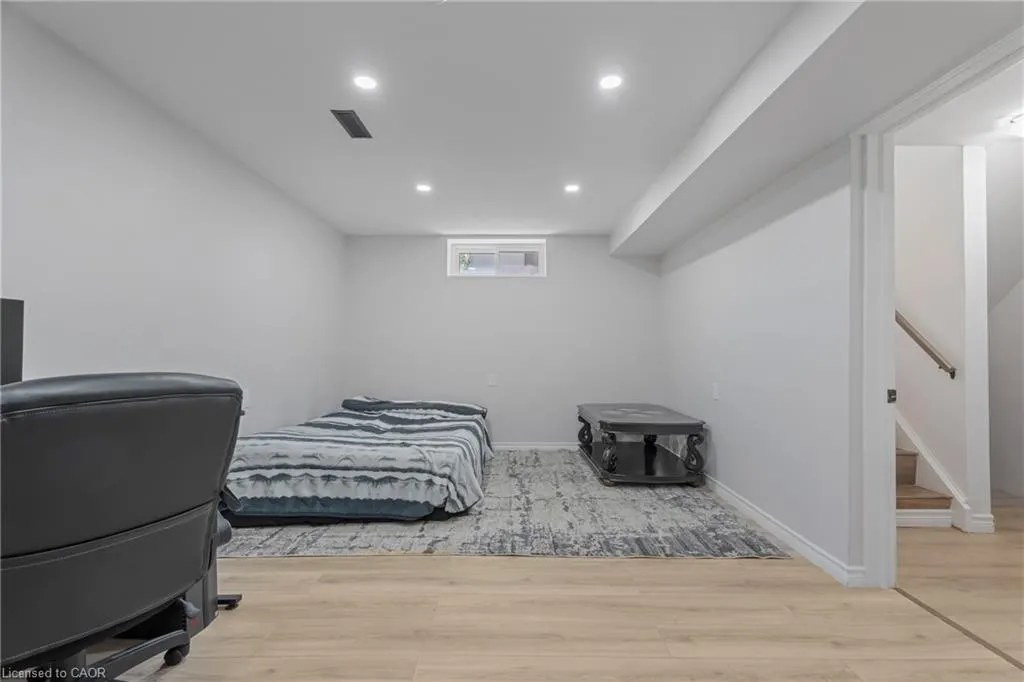 879 Upper Sherman Avenue