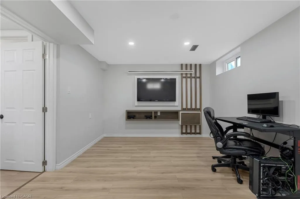 879 Upper Sherman Avenue