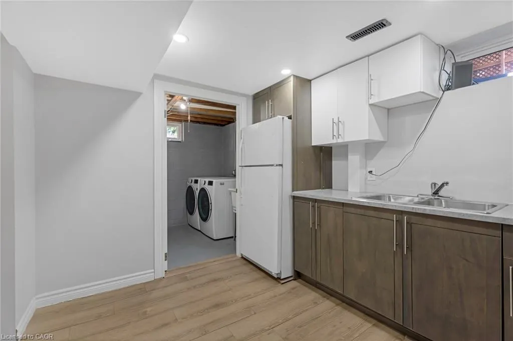 879 Upper Sherman Avenue
