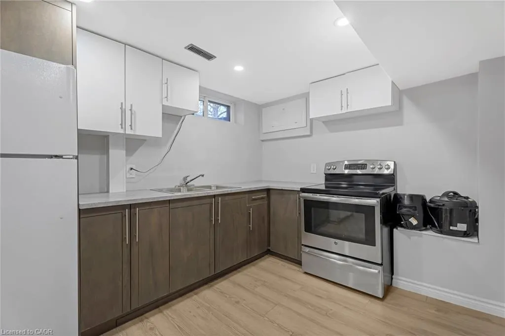 879 Upper Sherman Avenue