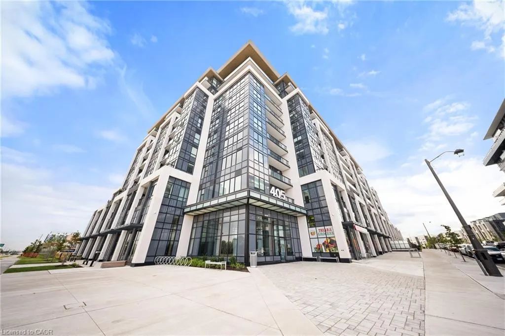 405 Dundas Street W, #813