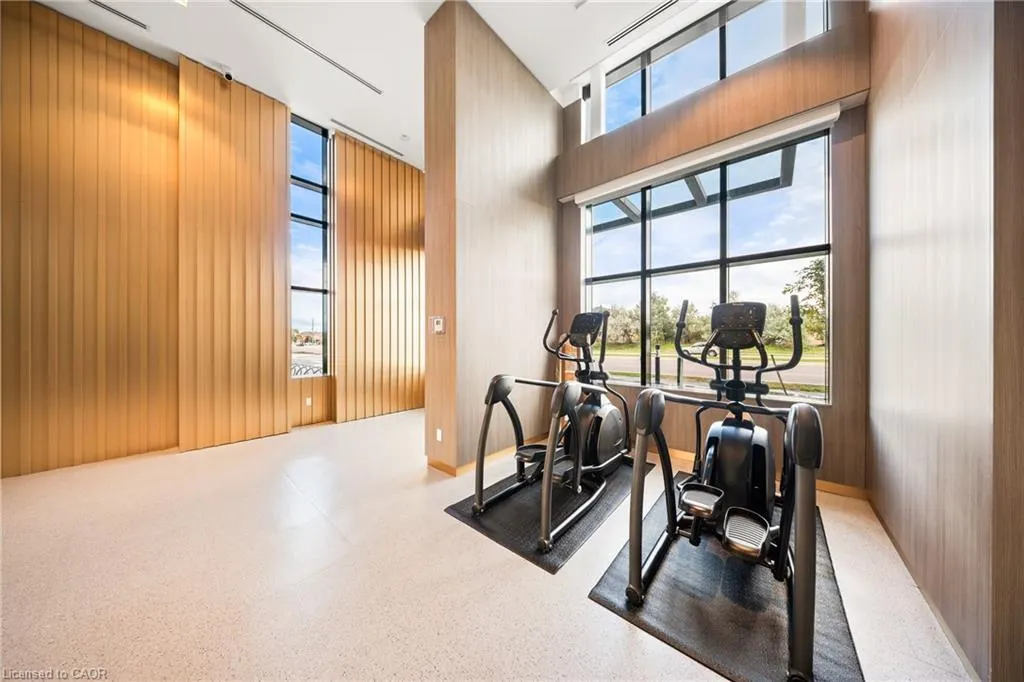 405 Dundas Street W, #813