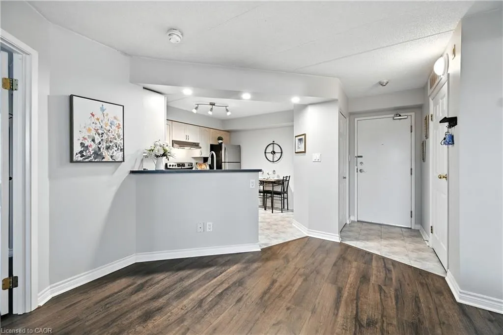 3499 Upper Middle Road, #404