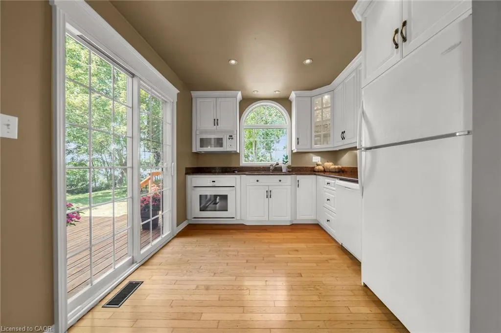 1042 River Road