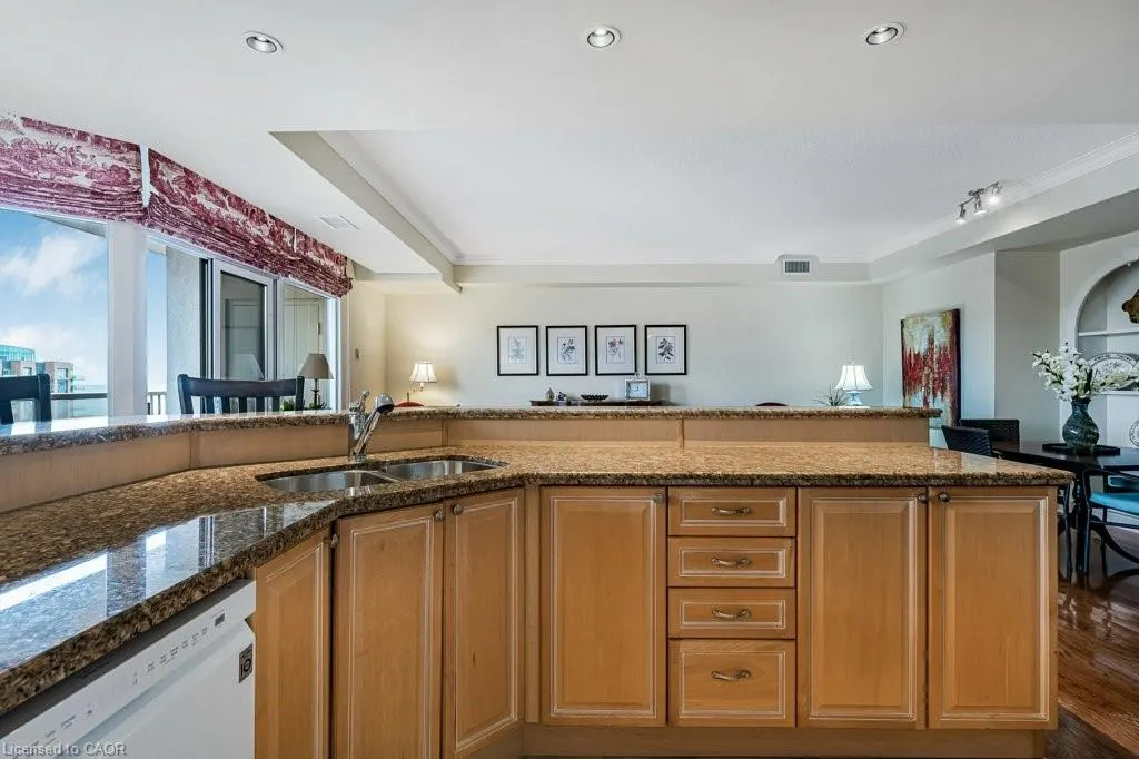 1477 Lakeshore Road, #702