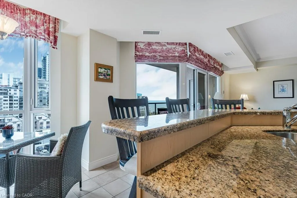1477 Lakeshore Road, #702
