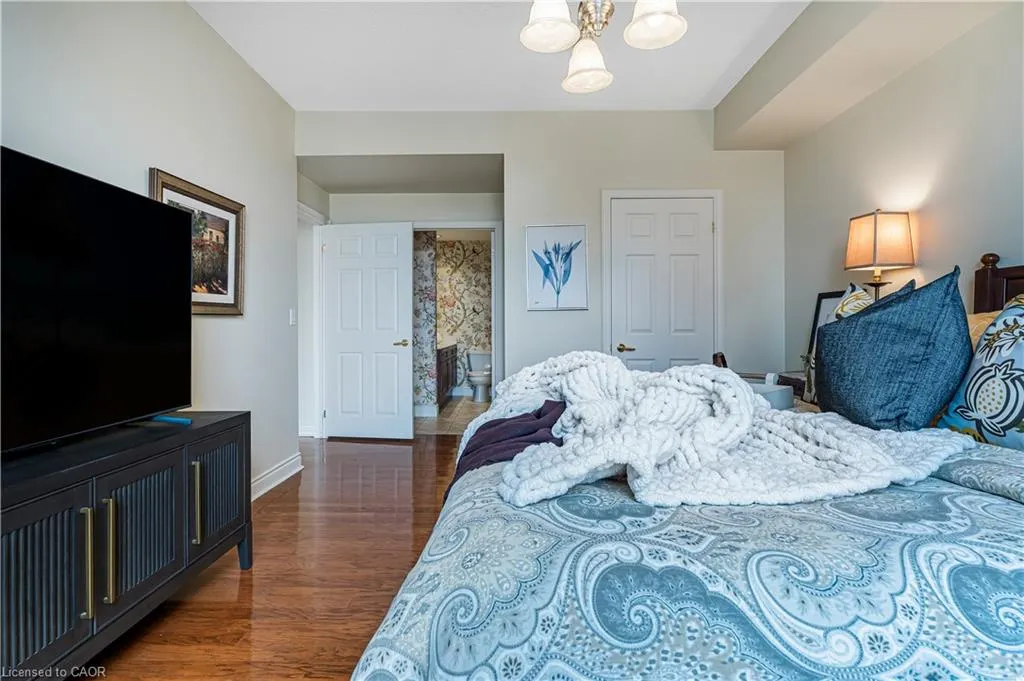 1477 Lakeshore Road, #702