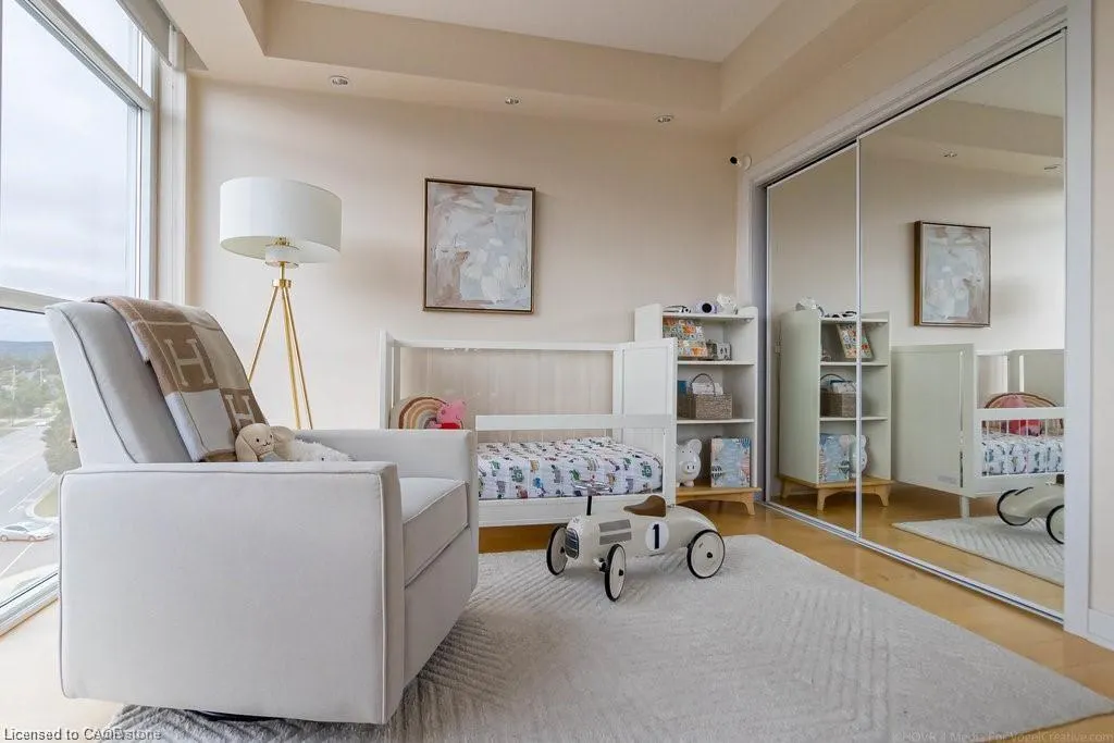 551 Maple Avenue, #607