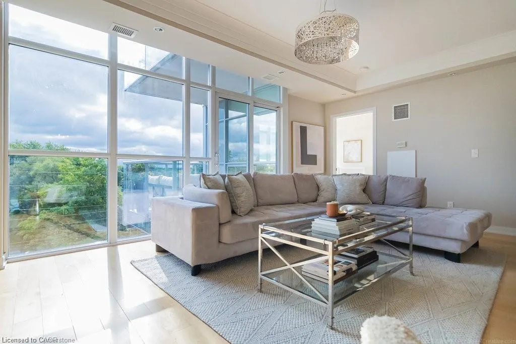 551 Maple Avenue, #607