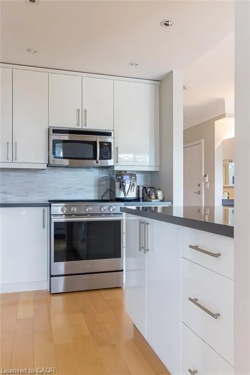 551 Maple Avenue, #607
