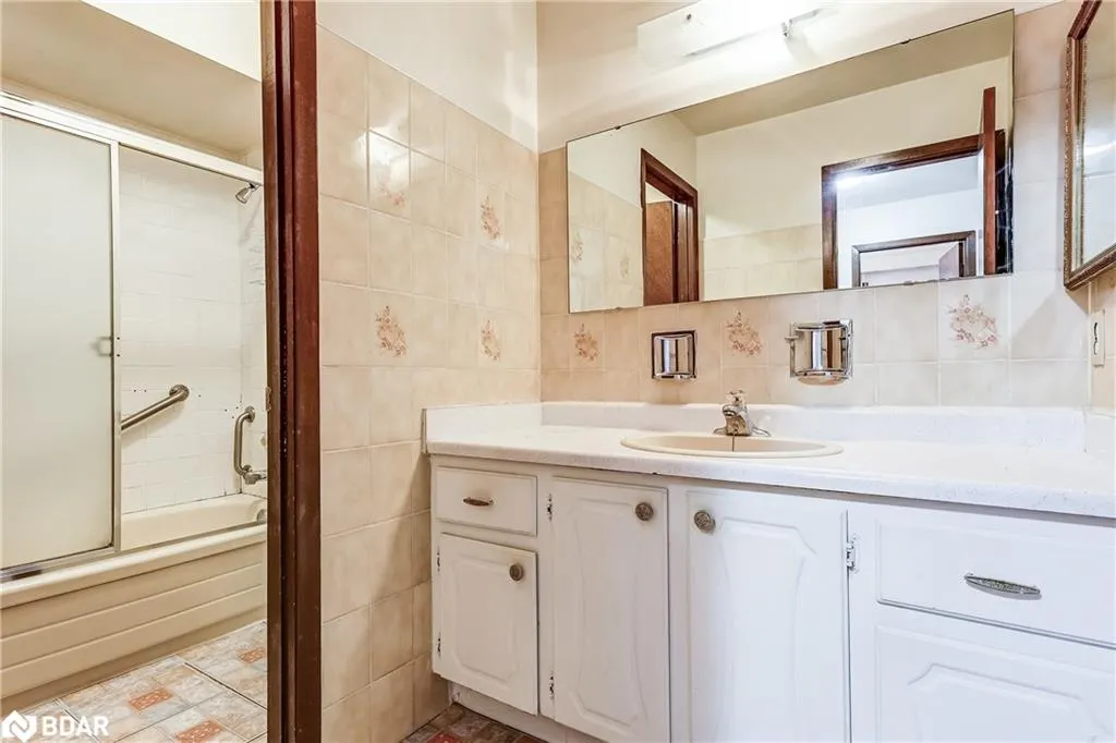 260 Apache Trail