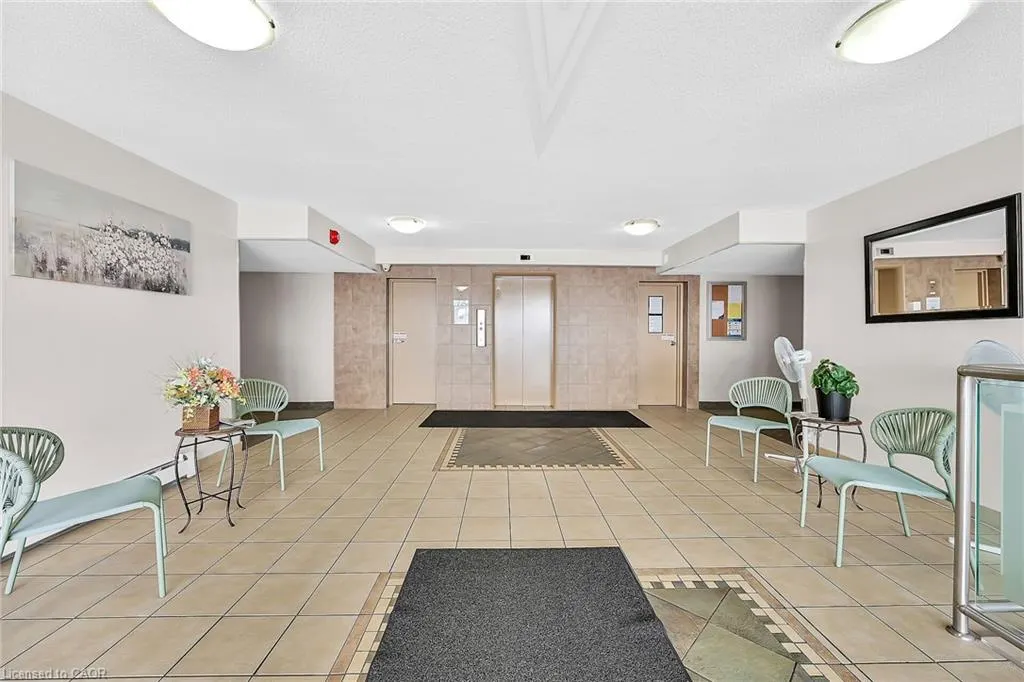510 Queenston Road, #404