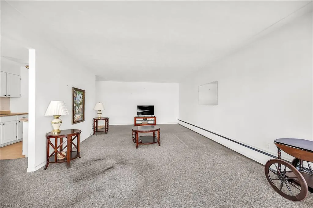 510 Queenston Road, #404
