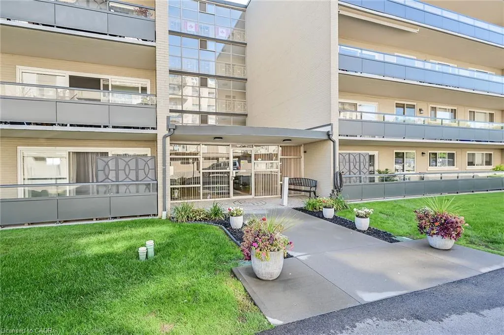 510 Queenston Road, #404