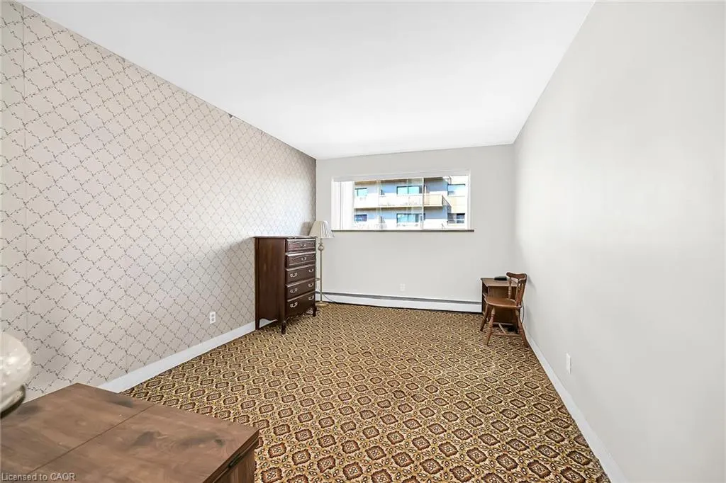 510 Queenston Road, #404