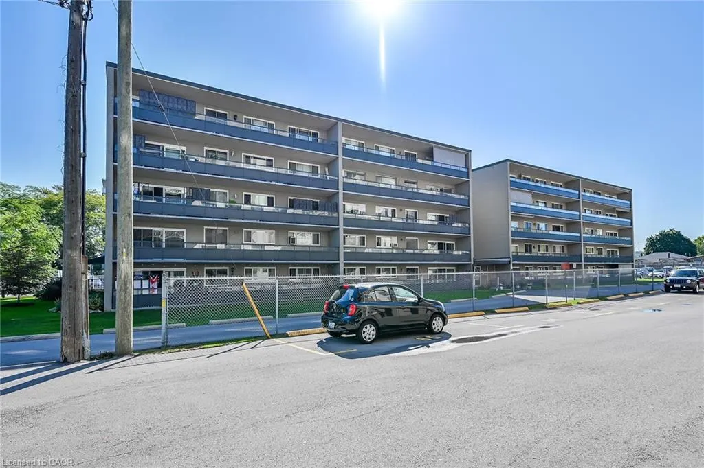 510 Queenston Road, #404