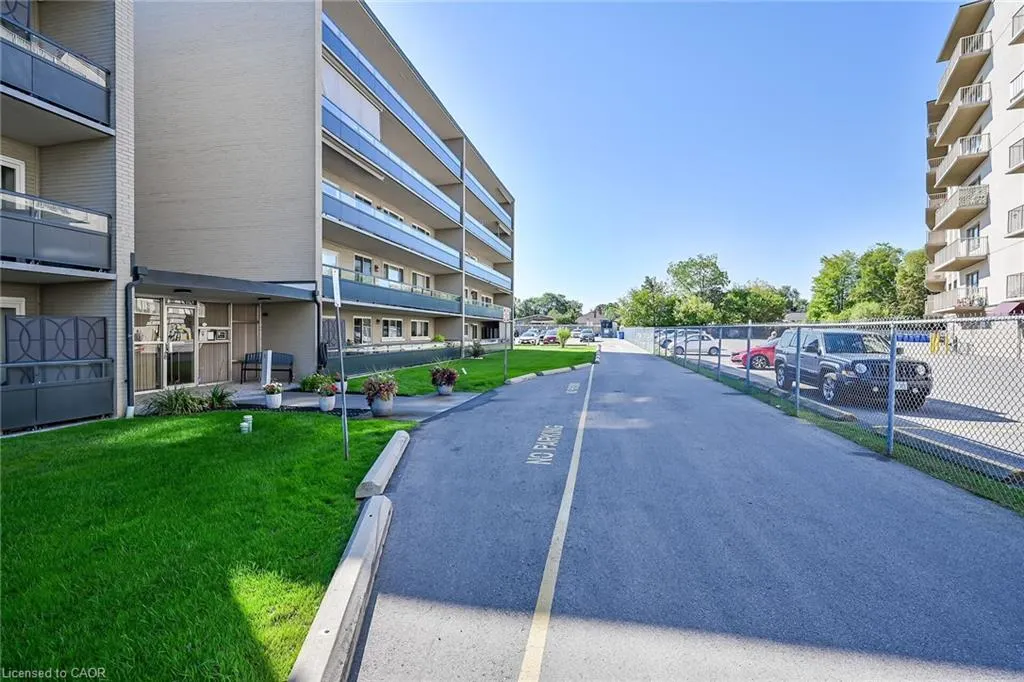 510 Queenston Road, #404