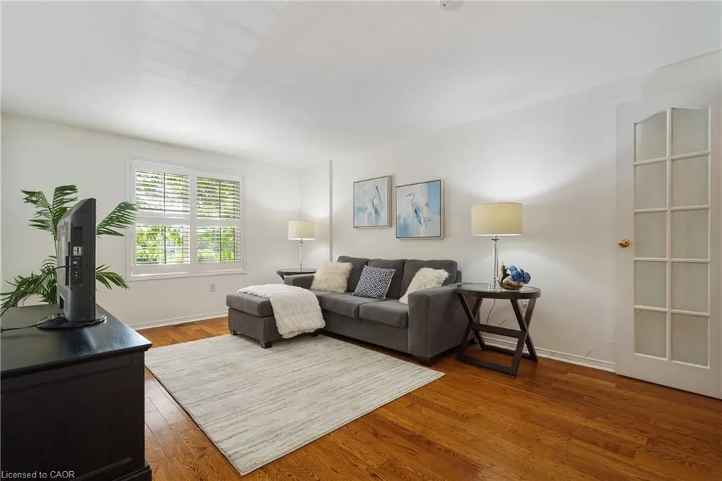 43 Fairwood Place W