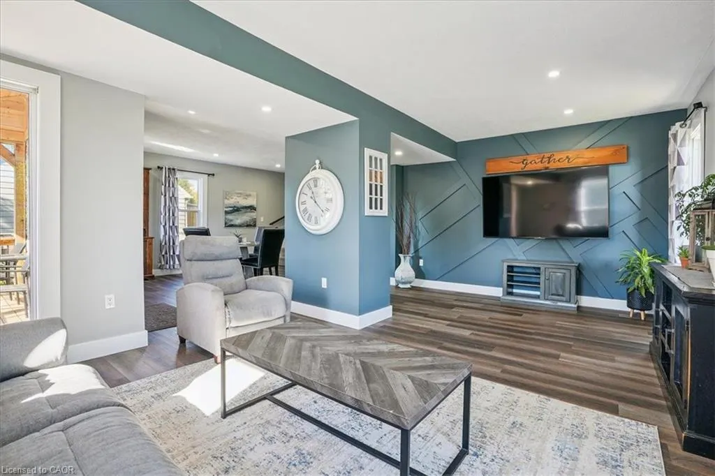 15 Main Avenue E